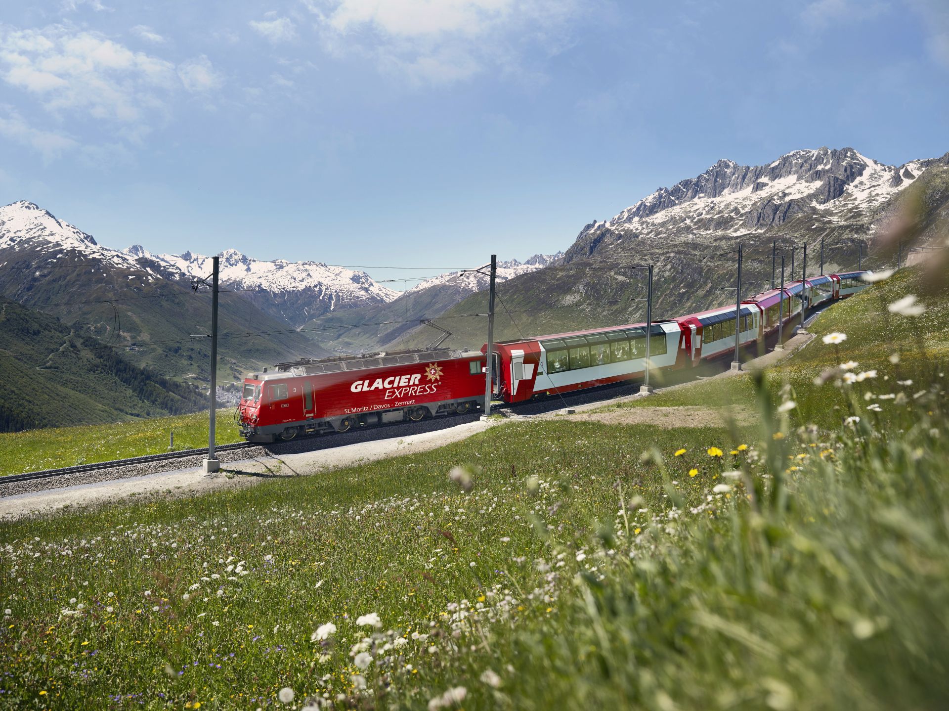 Glacier Express am Oberalppass - IGE Erlebnisreisen | Rhtische Bahn